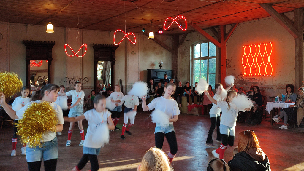 Auftritt der Joki Kids im Alten Tanzsaal auf dem Hollerhof