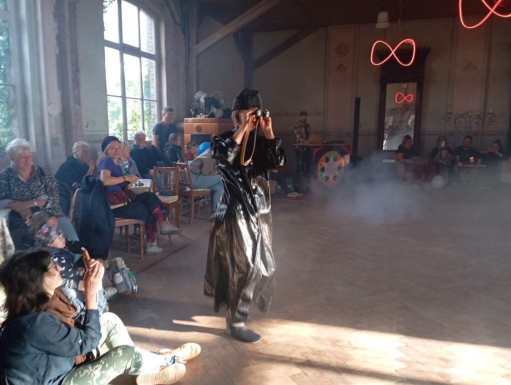 Modenschau im Tanzsaal Saal-Kultur 2025